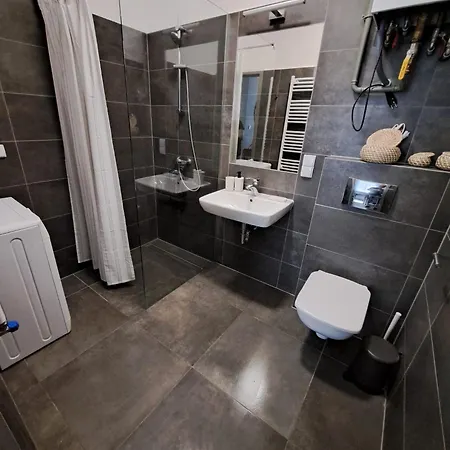 アパート Sleepway Apartment- Strzalowa ポズナン